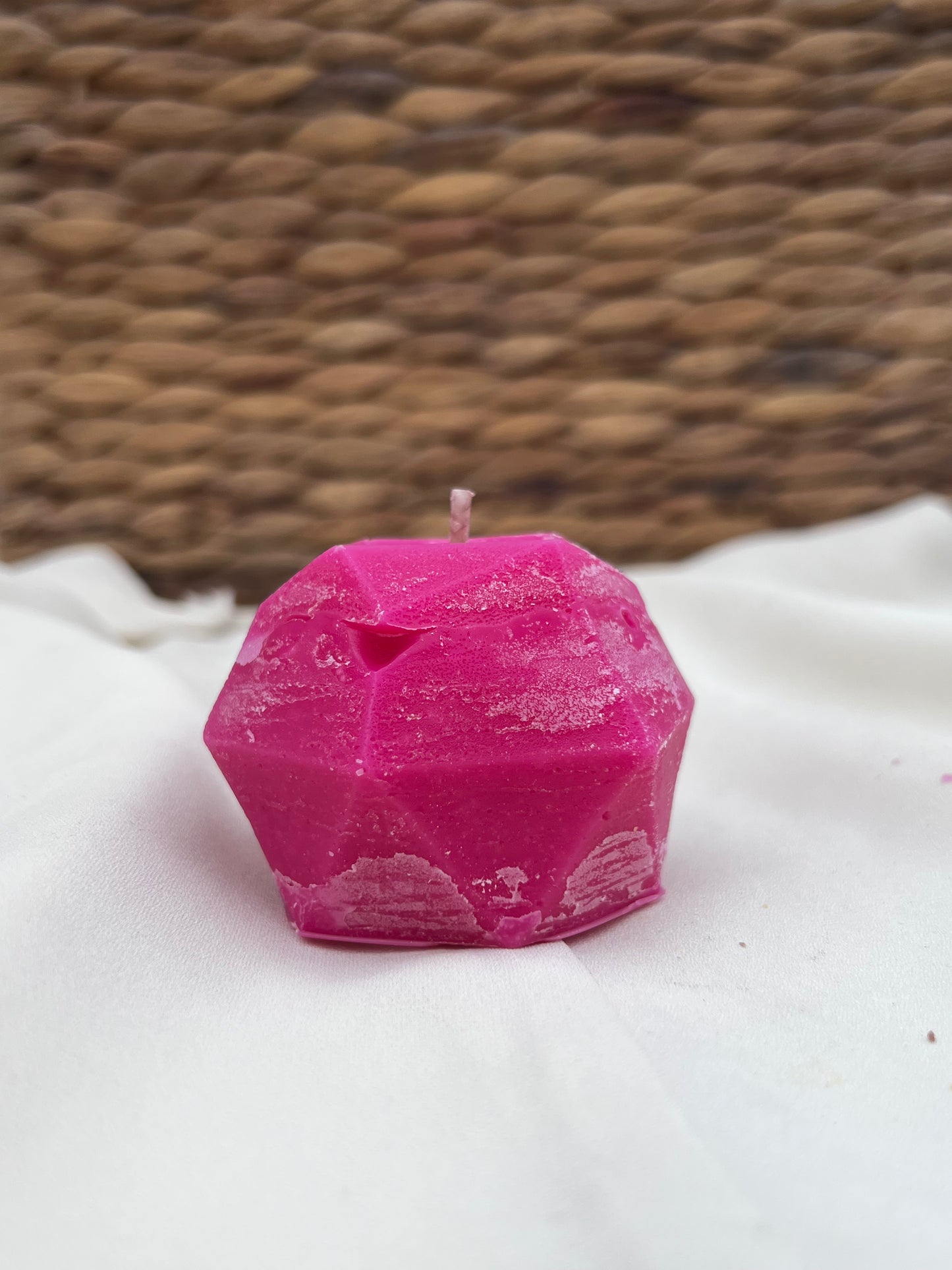 Bougie boule hexagone parfum PIVOINE