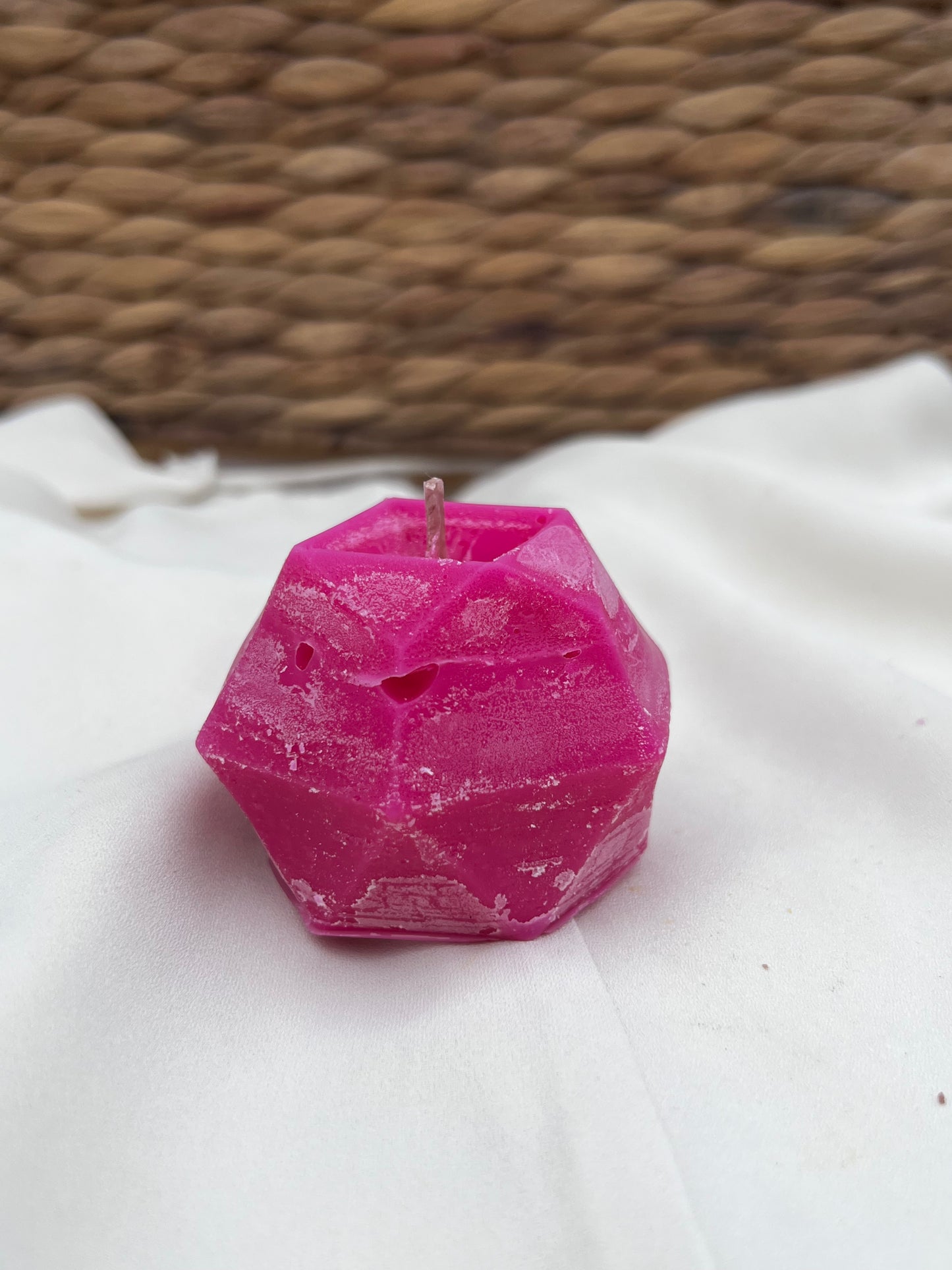Bougie boule hexagone parfum PIVOINE